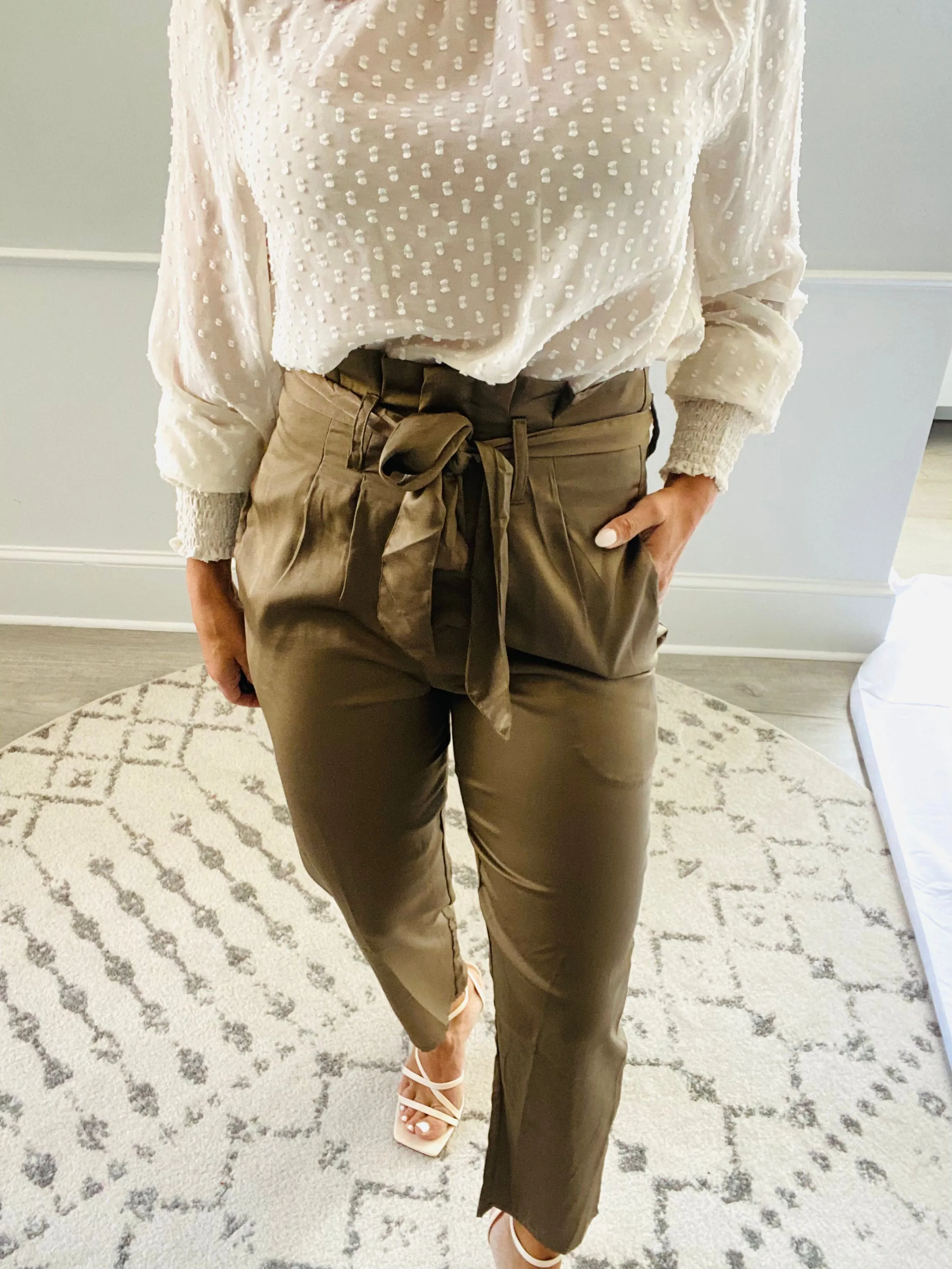 SATIN BELTED PANTS OLIVE