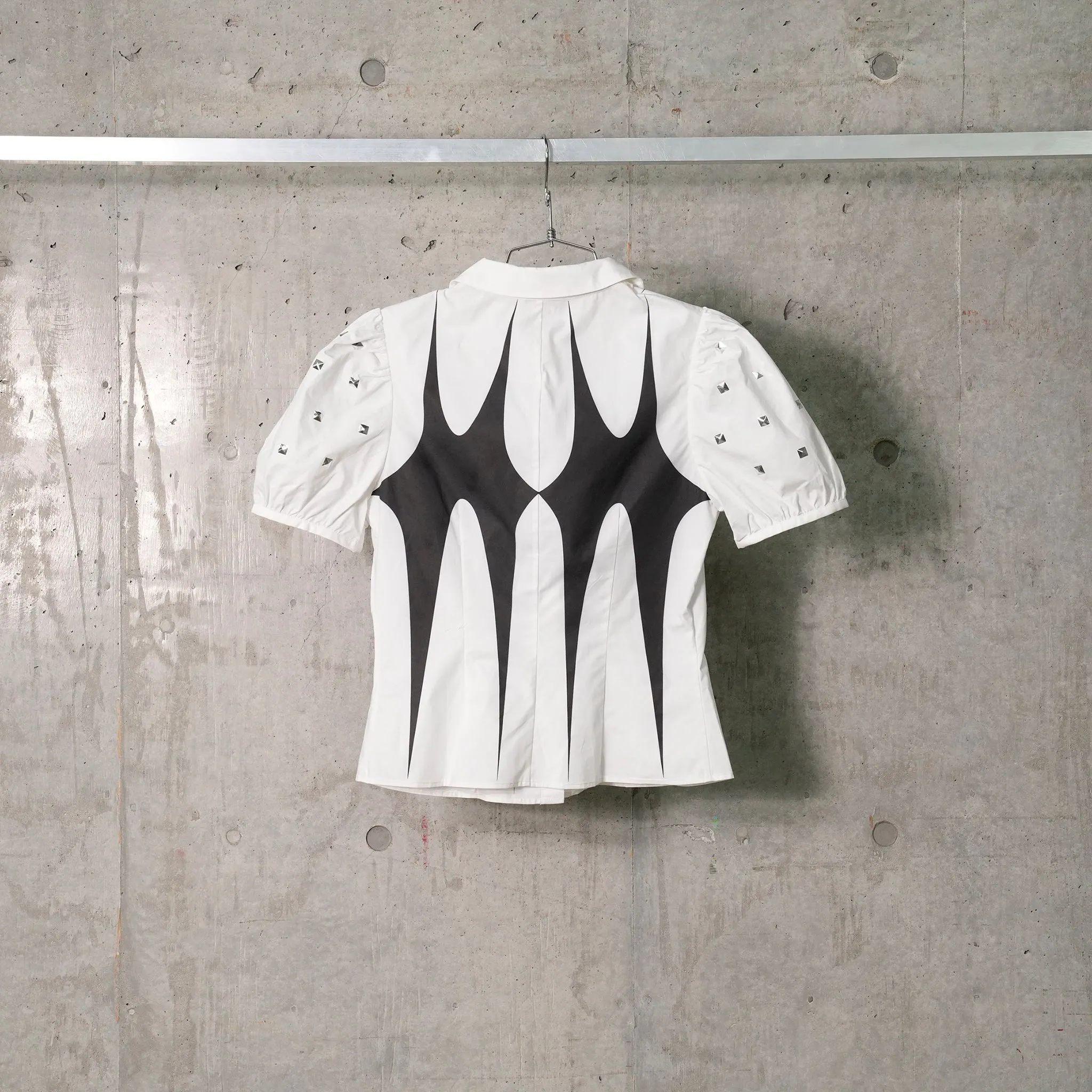 STARRY FLORAL FITTED SHIRT / WHITE/BLACK