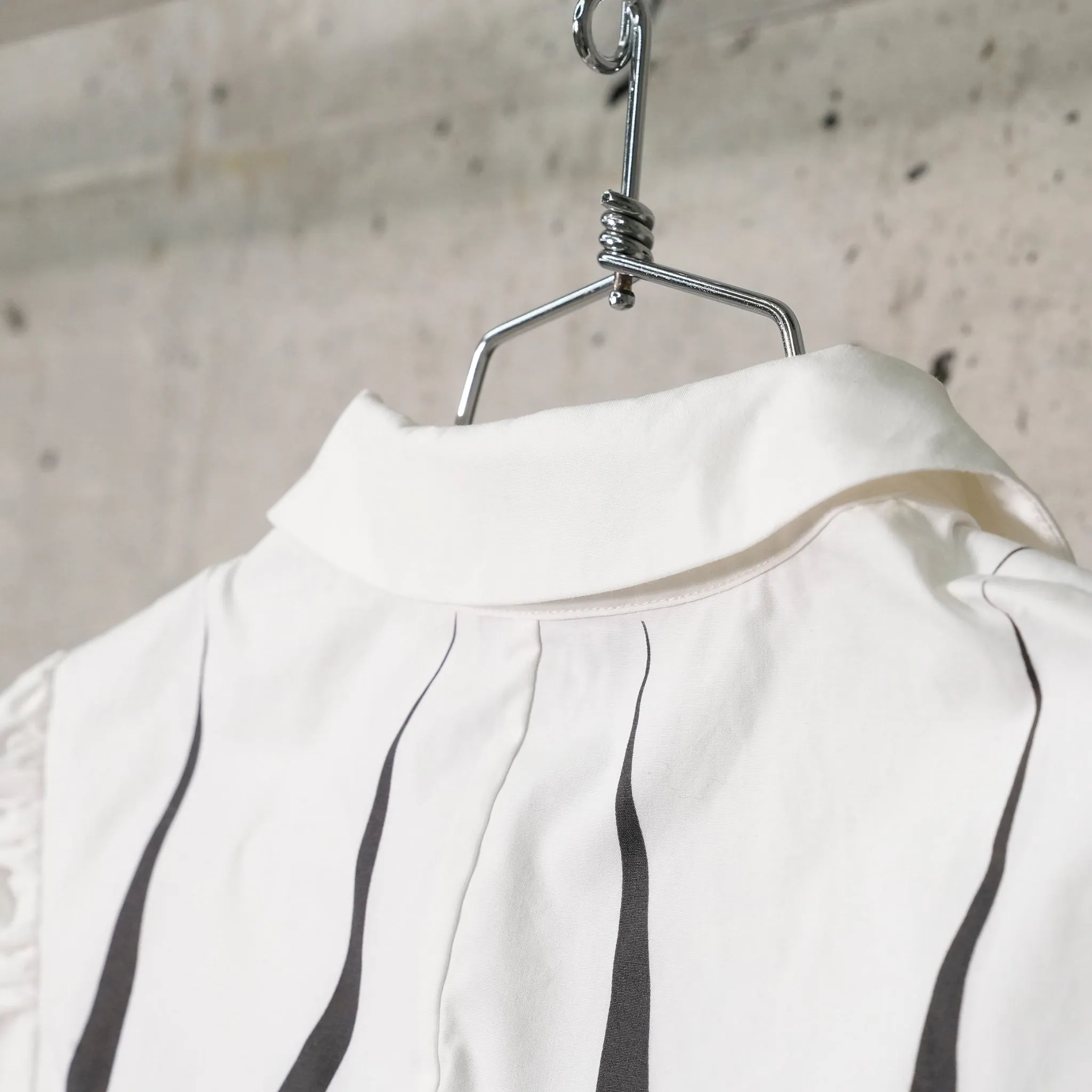 STARRY FLORAL FITTED SHIRT / WHITE/BLACK